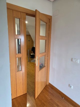 Puertas de madera y cristal
