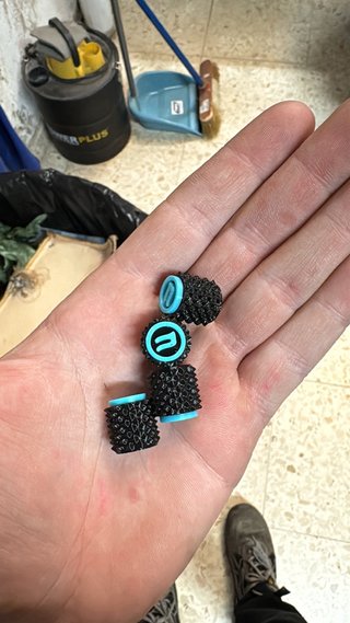 Tapacubos y tapones CFMOTO