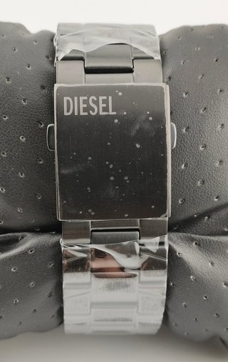 Reloj Diesel Spiked nuevo, negro y dorado