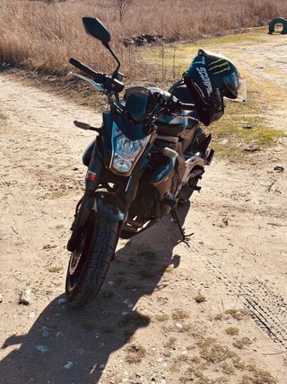 Moto Kawasaki Naked Negra er6n