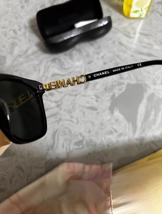 Gafas de Sol Chanel Negras y Doradas