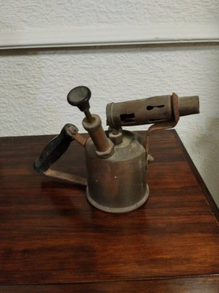 Antiguo soplete de metal