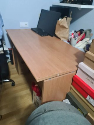 Mesa de escritorio de madera