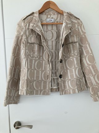 Cazadora Carolina Herrera CH Beige