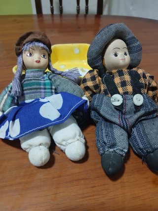 Muñecas vintage de tela y cerámica