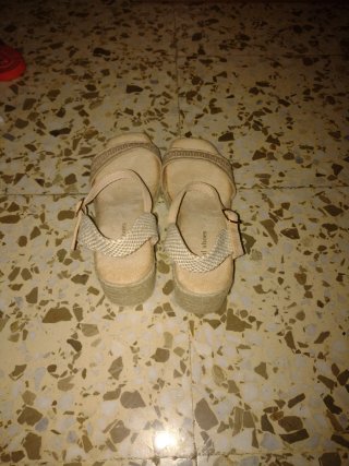 Sandalias esparto cuña Ideal Shoes beige