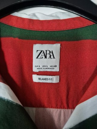 Camicia Zara leggera, a righe multicolore.