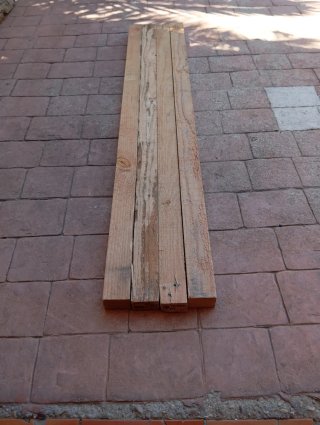 Listónes. Vigas. Palos. Postes. Puntales de madera