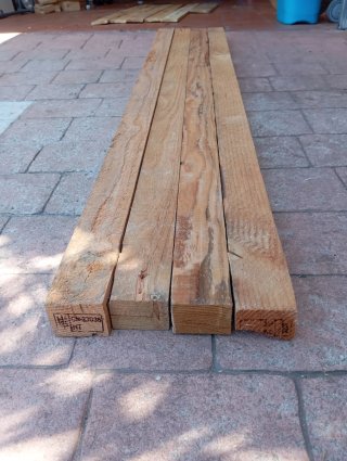 Listónes. Vigas. Palos. Postes. Puntales de madera