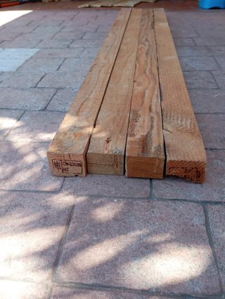 Listónes. Vigas. Palos. Postes. Puntales de madera