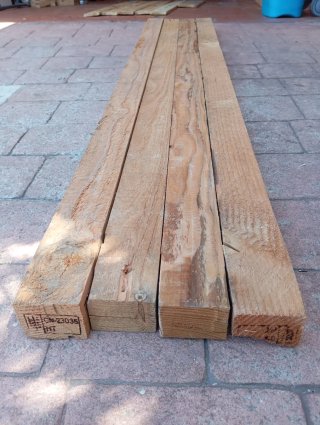 Listónes. Vigas. Palos. Postes. Puntales de madera