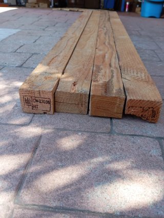 Listónes. Vigas. Palos. Postes. Puntales de madera