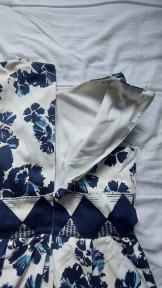 Vestido floral azul y blanco