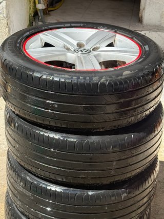 Llantas Golf 7  R16 con aro rojo