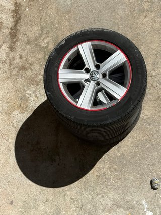 Llantas Golf 7  R16 con aro rojo