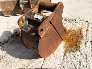 Cazo Retroexcavadora Terex 80-30,de limpieza