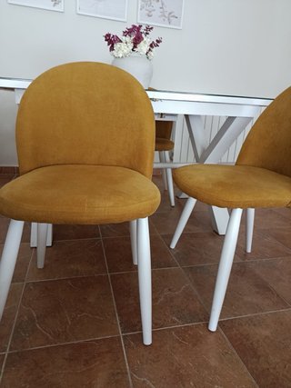 4 Sillas Mostaza con Patas Madera Blanca