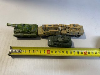 4 Tanques de Juguete Majorette.