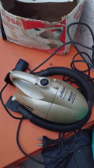 Aspirador Ufesa Portátil 800W
