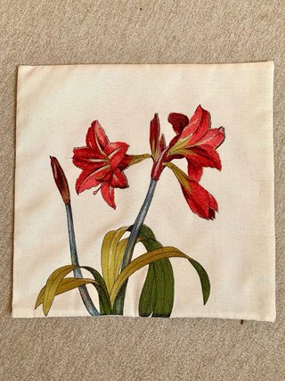 Funda para Cojín de 45x45cm.Bordado Flor Amarilis