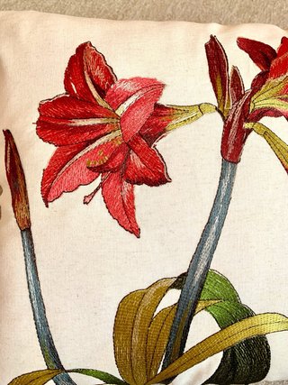 Funda para Cojín de 45x45cm.Bordado Flor Amarilis