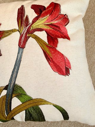 Funda para Cojín de 45x45cm.Bordado Flor Amarilis