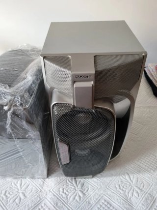 Altavoces Sony Negros y Plateados