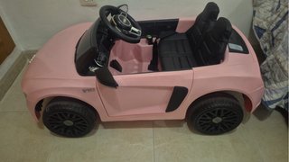 Coche rosa infantil Audi