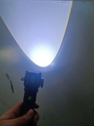 LINTERNA  MUY POTENTE DE DIODOS A ESTRENAR