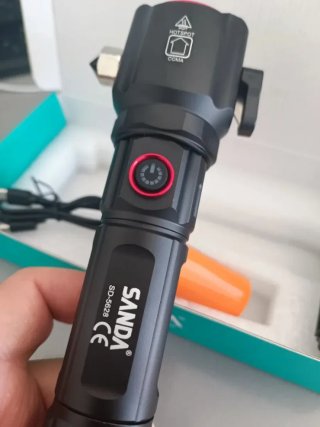 LINTERNA  MUY POTENTE DE DIODOS A ESTRENAR
