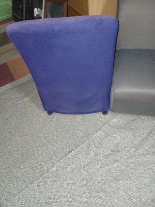 Sillón de tela morado