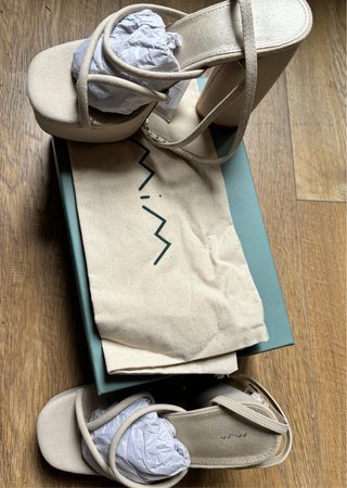 Sandalias Beige Plataforma Tacón