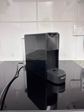 Cafetera Nespresso Essenza Mini Negra (+ cápsulas)