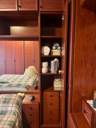 Armario modular con tocador y cama