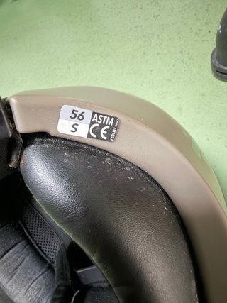 Casco de esqui con gafas