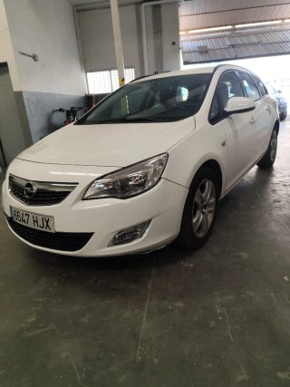 Opel Astra Familiar