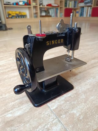 Máquina de coser Singer Antigua 20K Negra