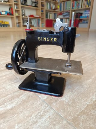 Máquina de coser Singer Antigua 20K Negra