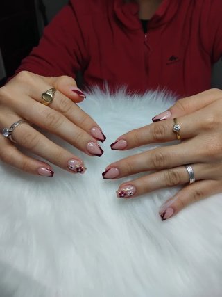 Pestañas masajes uñas 617269452