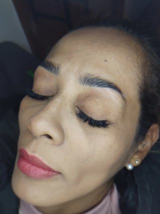 Pestañas masajes uñas 617269452