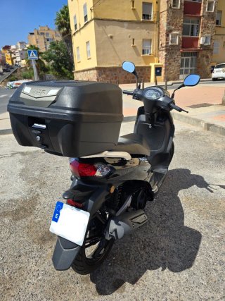 Peugeot Tweet 125cc Negra