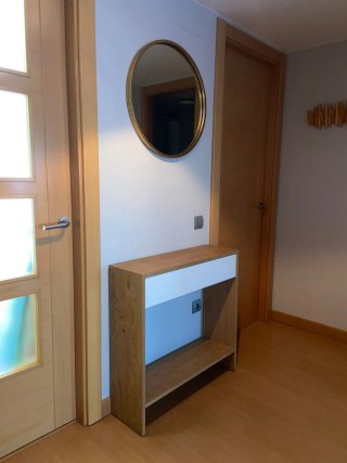 Mueble de entrada y espejo