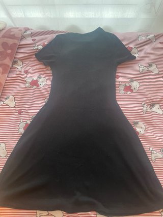 Vestido negro de canalé