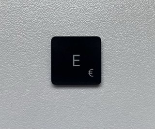 Tecla suelta MacBook Pro A1708 2016 (Letra E )