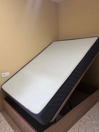 Cama de matrimonio en perfecto estado
