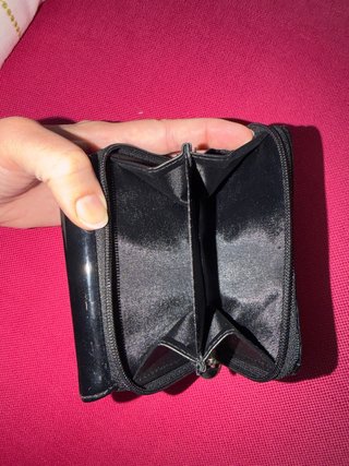 Monedero negro charol