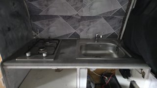 Placa de gas Beko 2 fuegos y fregadero pequeño