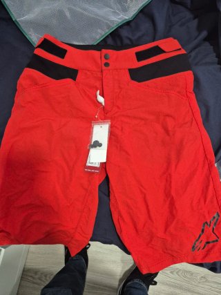Pantalón Alpinestars Drop 4.0 Talla 32, ajustable.
