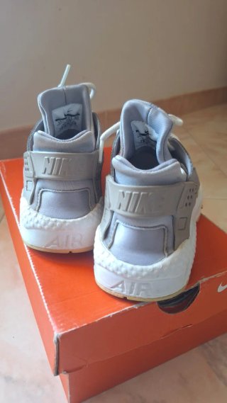 Nike Huarache Donna Grigio Bianco Taglia 37.5