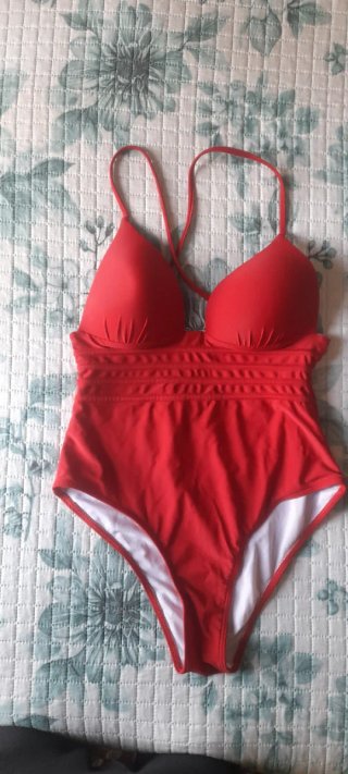 Costume intero rosso con incrocio posteriore